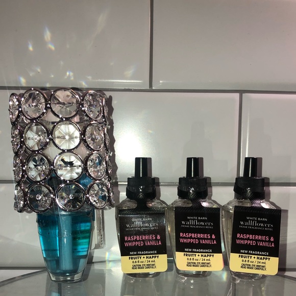 Raspberries & Whipped Vanilla: Bath & Body Works Wallflower Plug & Refill Bundle - Picture 4 of 6